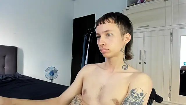 Snapshot of spacehumanz chatting on 01-14-26, 02:09 spacehumanz online show from 01-14-26, 02:09