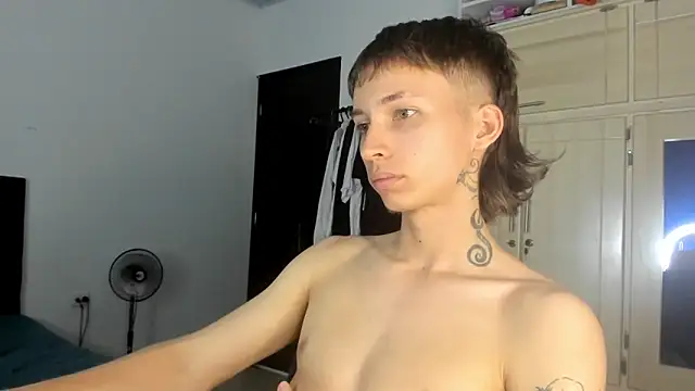 Snapshot of spacehumanz chatting on 02-12-26, 12:54 spacehumanz online show from 02-12-26, 12:54