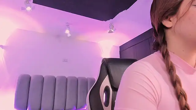 Snapshot of AlliceLover chatting on 12-15-25, 11:38 AlliceLover online show from 12-15-25, 11:38