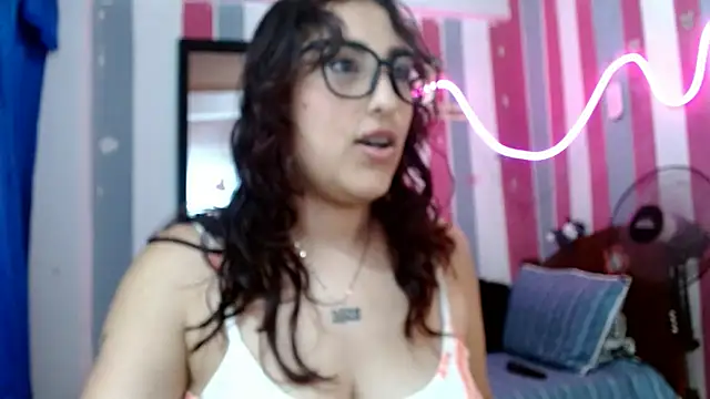 Snapshot of karo_lovely chatting on 07-20-26, 07:05 karo lovely online show from 07-20-26, 07:05