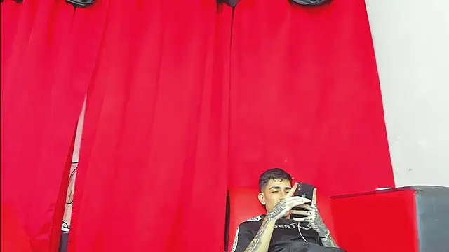 extreme hot crazy online show from 12-15-25, 04:40