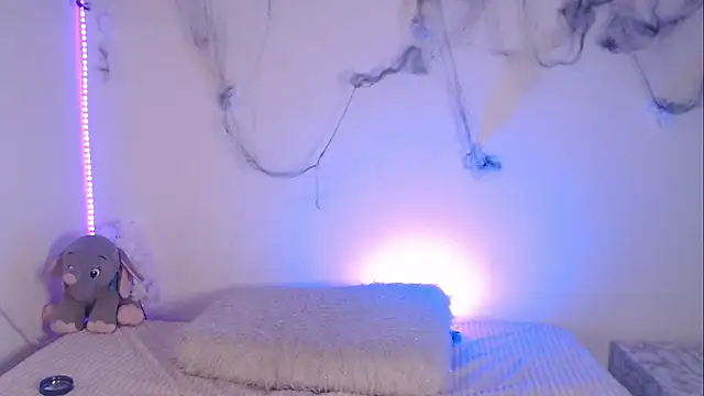 Snapshot of Lia__1 chatting on 10-22-25, 09:35 Lia  1 online show from 10-22-25, 09:35