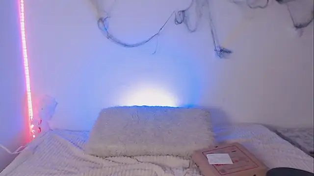Snapshot of Lia__1 chatting on 10-18-25, 08:44 Lia  1 online show from 10-18-25, 08:44