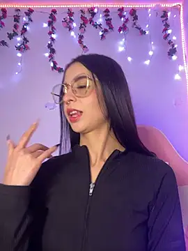 Lia  1 online show from 12-13-25, 11:44