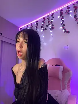 Lia  1 online show from 11-26-25, 11:27