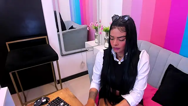 Snapshot of EmmaEbony_ chatting on 10-04-25, 10:17 EmmaEbony online show from 10-04-25, 10:17