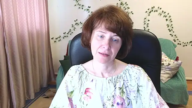 Snapshot of Lia_Tito chatting on 06-17-26, 05:51 Lia Tito online show from 06-17-26, 05:51