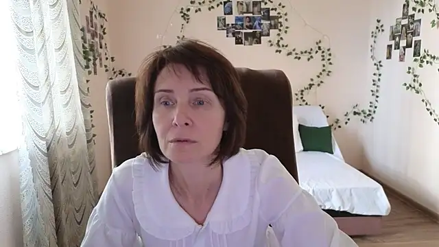 Snapshot of Lia_Tito chatting on 09-19-25, 12:20 Lia Tito online show from 09-19-25, 12:20