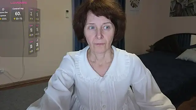 Lia Tito online show from 10-27-25, 01:01