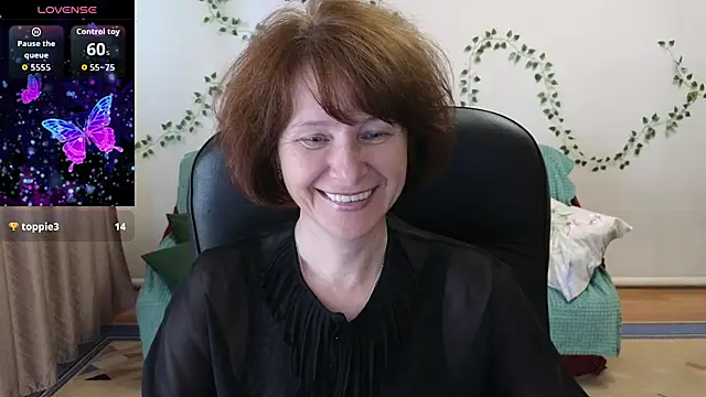 Snapshot of Lia_Tito chatting on 07-17-26, 06:32 Lia Tito online show from 07-17-26, 06:32