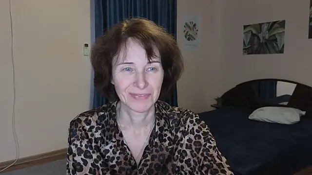 Lia Tito online show from 11-22-25, 05:28