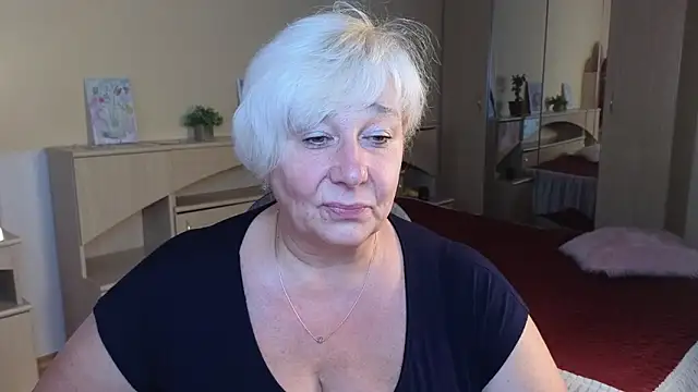 Snapshot of Milana_Milky chatting on 09-19-25, 05:00 Milana Milky online show from 09-19-25, 05:00