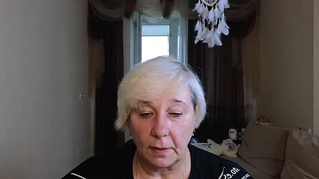 Snapshot of Milana_Milky chatting on 10-17-25, 05:00 Milana Milky online show from 10-17-25, 05:00