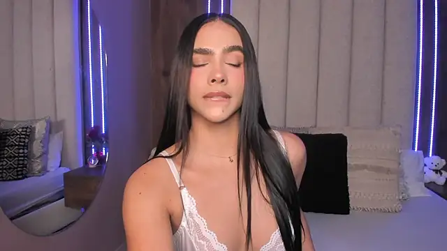 LucySalvatore  online show from 03-06-26, 11:00