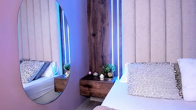 LucySalvatore  online show from 11-26-25, 03:45