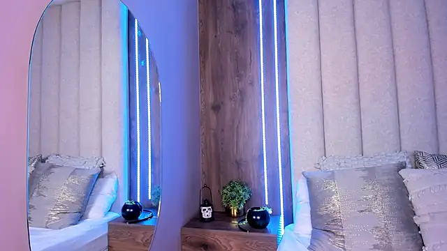 LucySalvatore  online show from 11-01-25, 11:42