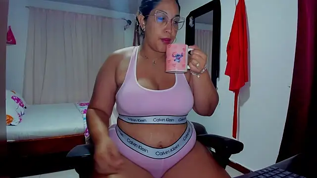 Ivy horse  online show from 11-15-25, 04:05