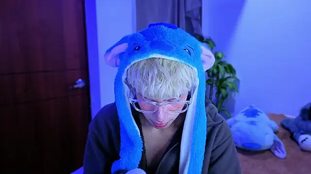 taichi bluy online show from 11-21-25, 06:23