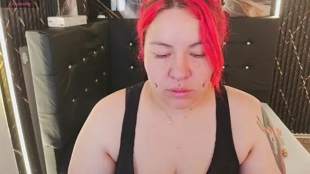 Snapshot of Witch_Scarlet chatting on 04-15-26, 01:33 Witch Scarlet online show from 04-15-26, 01:33