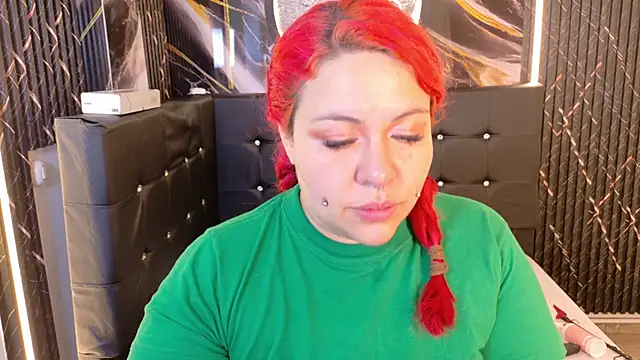 Snapshot of Witch_Scarlet chatting on 04-02-26, 02:08 Witch Scarlet online show from 04-02-26, 02:08