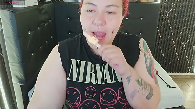 Snapshot of Witch_Scarlet chatting on 04-17-26, 01:08 Witch Scarlet online show from 04-17-26, 01:08