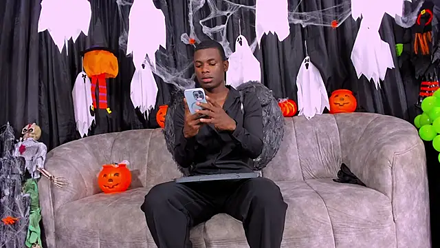 Snapshot of latin_night chatting on 10-28-25, 12:22 latin night online show from 10-28-25, 12:22