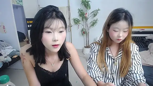 Snapshot of Babygirls523 chatting on 09-27-25, 04:46 Babygirls523 online show from 09-27-25, 04:46