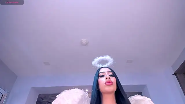 LeahLombardi  online show from 10-30-25, 03:49