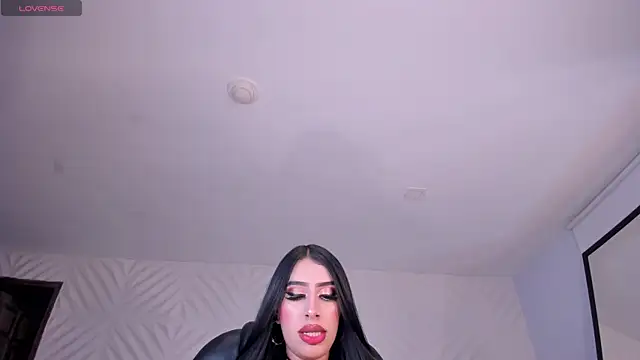 LeahLombardi  online show from 12-23-25, 03:50