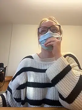 hazel wood21 online show from 03-06-26, 01:06