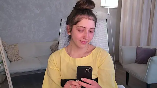 Snapshot of Mary_Miiller chatting on 06-27-26, 09:37 Mary Miiller online show from 06-27-26, 09:37