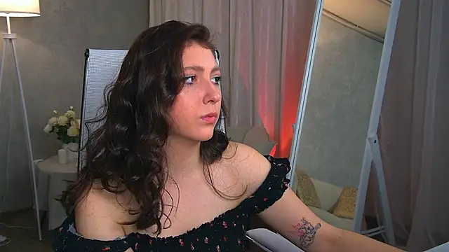 Snapshot of Mary_Miiller chatting on 10-08-25, 06:37 Mary Miiller online show from 10-08-25, 06:37