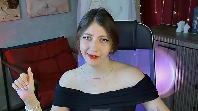 Snapshot of Mary_Miiller chatting on 05-21-26, 07:28 Mary Miiller online show from 05-21-26, 07:28