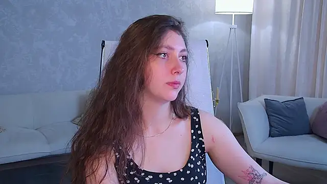 Snapshot of Mary_Miiller chatting on 05-27-26, 06:43 Mary Miiller online show from 05-27-26, 06:43