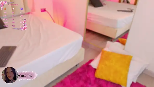 Emely Deluxe online show from 04-07-26, 10:17