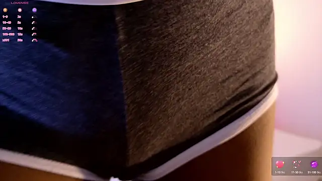 Snapshot of Emely_Deluxe chatting on 02-15-26, 11:42 Emely Deluxe online show from 02-15-26, 11:42