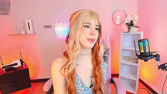 Alice Vixen online show from 11-15-25, 01:04