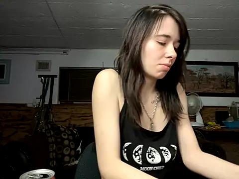 Snapshot of the_holy_t chatting on 10-11-25, 04:08 the holy t online show from 10-11-25, 04:08