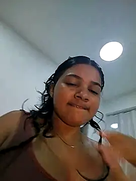 Snapshot of Eimy-04 chatting on 09-21-25, 10:04 Eimy-04 online show from 09-21-25, 10:04