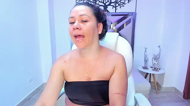 Brandy priscot online show from 10-17-25, 07:26