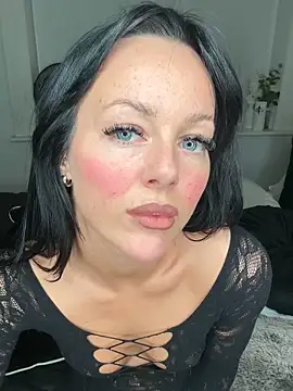 Snapshot of juicylucie chatting on 10-11-25, 11:50 juicylucie online show from 10-11-25, 11:50