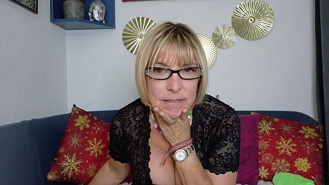 ClassyNAWTYBritMILF online show from 04-01-26, 10:39