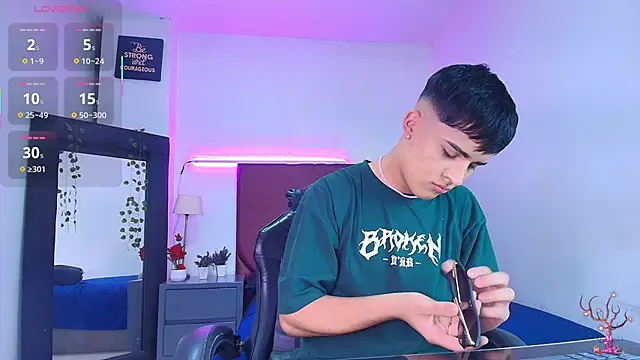 Lucass love online show from 10-22-25, 04:28