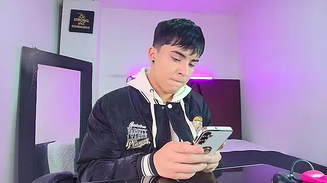 Lucass love online show from 10-11-25, 01:12