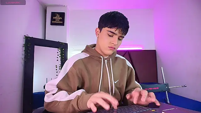 Lucass love online show from 09-28-25, 01:51