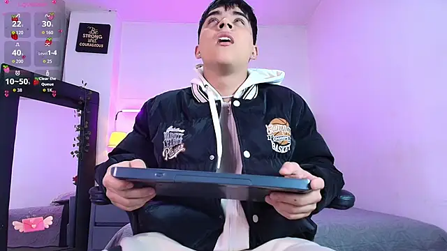 Lucass love online show from 11-17-25, 01:04