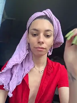 Amelie Crosby online show from 05-29-26, 11:49