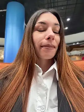 Snapshot of Amelie_Crosby chatting on 06-19-26, 02:45 Amelie Crosby online show from 06-19-26, 02:45