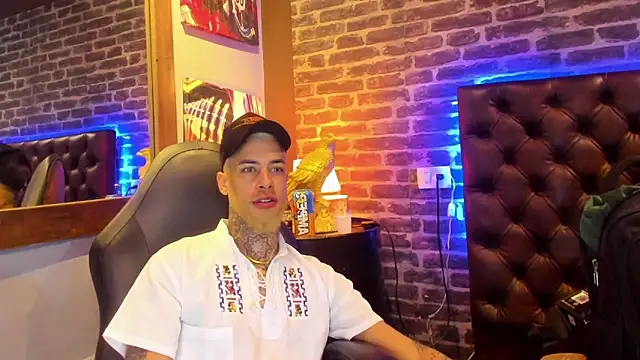 VinzenzRizzo online show from 12-23-25, 01:16