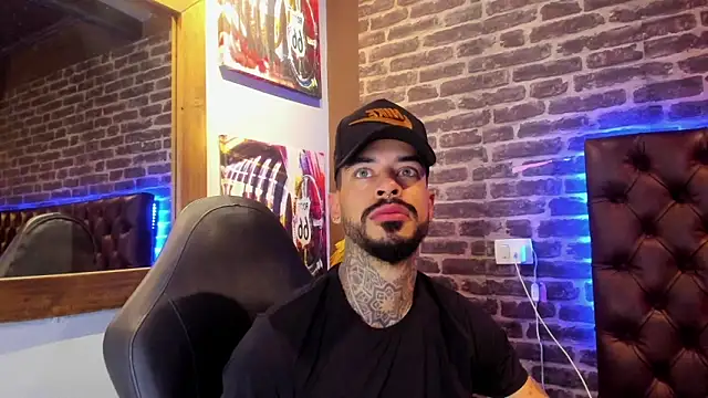 VinzenzRizzo online show from 10-31-25, 04:36